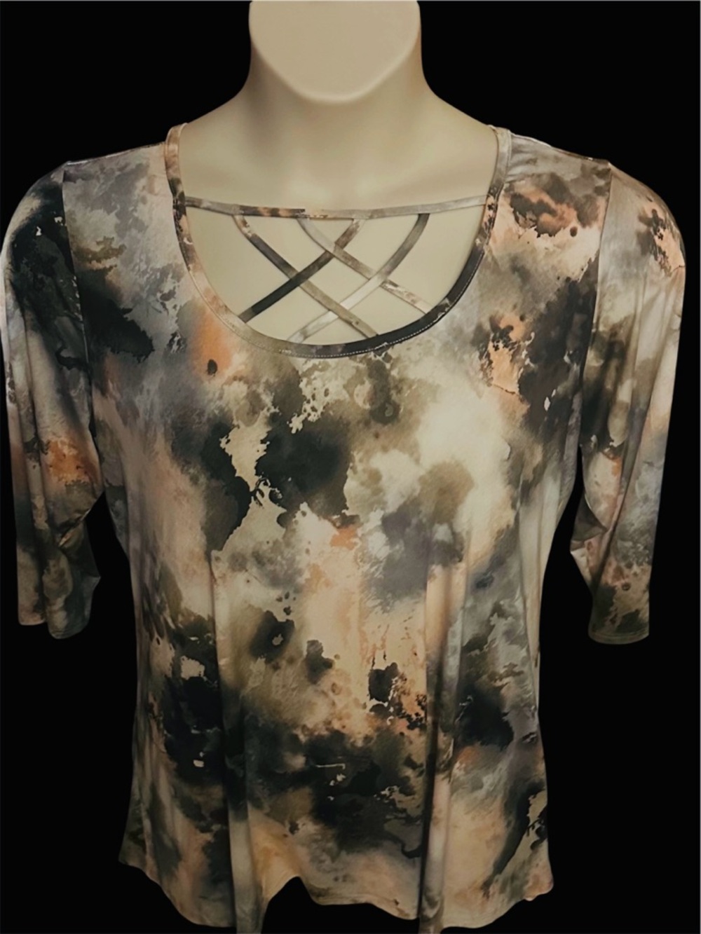 Avenue Crisscross Neckline Short Sleeve Tee in Gray, Cream and Tan Wash